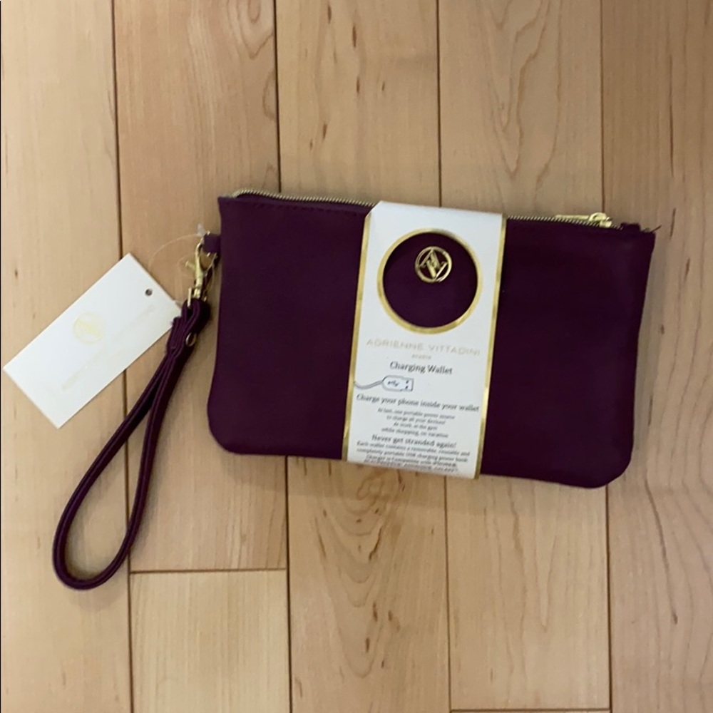 Adrienne Vittadini Charging Wallet